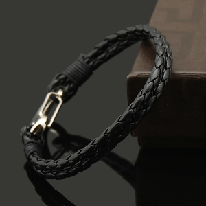 Bracciale da uomo in pelle nera intrecciata a doppio strato con chiusura a U in argento