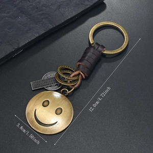 Retro Bronze Smiley Schlüsselanhänger mit geflochtenem Lederband und Metallanhänger