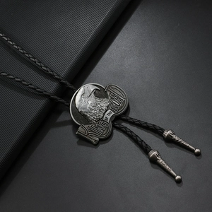 Vintage zilveren bolo tie met adergravure King of the Road en zwart gevlochten lederen koord