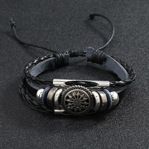 Bracelet multicouche en cuir tressé à la main avec breloque tournesol et cordon réglable