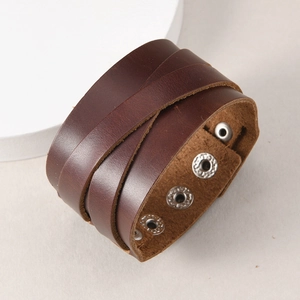 Breites braunes Lederarmband im Retro-Punk-Stil für Herren mit verstellbaren Metallknöpfen