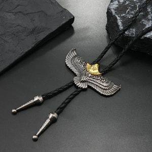 Vintage eagle bolo tie με ασημί φτερά και χρυσή κεφαλή σε μαύρο πλεκτό κορδόνι
