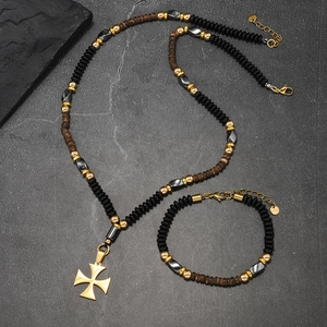 Ensemble collier et bracelet pour homme en perles de bois et pendentif croix maltaise
