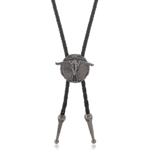 Western Bolo Tie mit Vintage Bullenschädel-Anhänger und schwarzer geflochtener Kordel