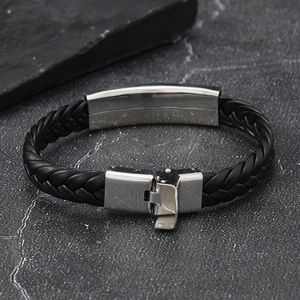 Pulsera para hombre de cuero trenzado negro con placa de acero inoxidable plateado pulido