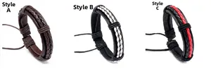 Dettaglio di bracciali multistrato in pelle intrecciata Stili A, B e C con cordino regolabile