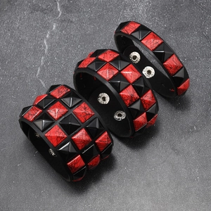 Punk Lederarmbänder mit rot-schwarzen Nieten in drei verschiedenen Breiten-Spezifikationen