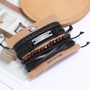Herren Vintage 4-teiliges Lederarmband-Set mit Kreuzanhänger und Holzperlen Mix