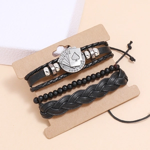 Set de pulseras bohemias multicapa de cuero negro con dije de as de picas
