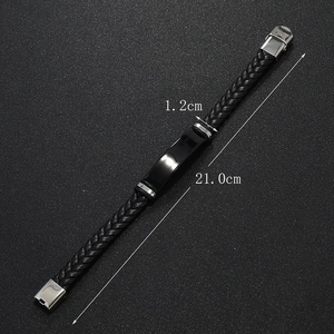 Pulsera de cuero trenzado para hombre con placa negra y cierre plateado, largo 21.0cm
