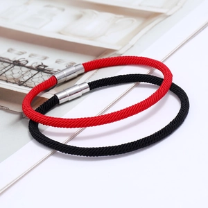 Braccialetti di coppia intrecciati rosso e nero con chiusura magnetica per San Valentino