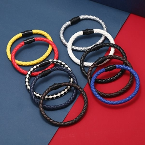 Bracelets tressés en cuir pour hommes avec fermoir magnétique en plusieurs coloris vifs