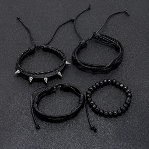Set di 4 bracciali da uomo neri intrecciati in stile vintage punk con borchie