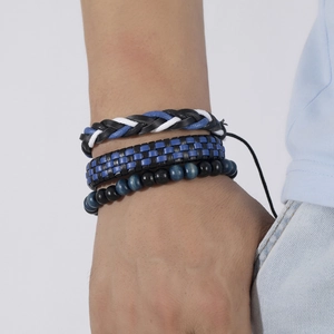Set di tre bracciali da uomo in pelle intrecciata, corda e perline con texture diverse