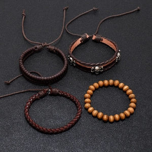 Men's 4-piece vintage leather bracelet set with wooden beads and silver skull charm