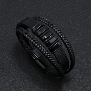 Pulsera multicapa de cuero trenzado negro para hombre con cierre magnético y adornos