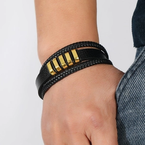 Pulsera multicapa de cuero trenzado negro para hombre con hebillas de metal dorado