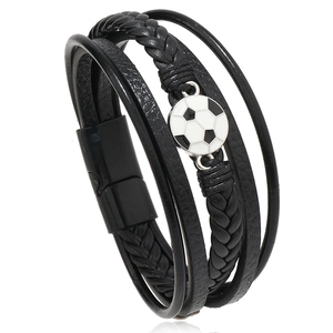 Mehrlagiges schwarzes Lederarmband für Herren mit Fußball-Motiv und Magnetverschluss