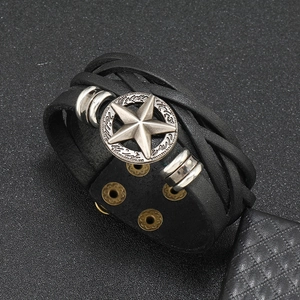 Retro punk meerlaagse lederen armband met ster metaal ornament en drukknoopsluiting