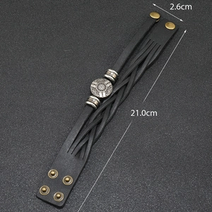 Vista plana de pulsera multicapa de cuero para hombre con 2,6cm de ancho y cierre a presión