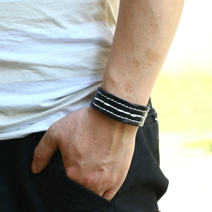 Bracelet rétro en cuir noir pour homme avec triples surpiqûres blanches décoratives