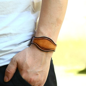 Vintage braunes Lederarmband für Herren mit Farbverlauf und gewelltem Kantendesign