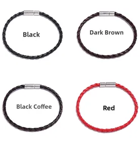 Detailansicht geflochtener Lederarmbänder in Schwarz und Rot mit Magnetverschluss aus Metall