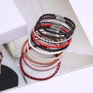 Bracelets tressés en cuir multicolore avec fermoirs magnétiques en métal argenté poli