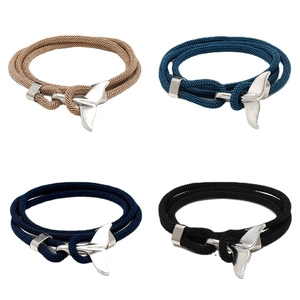 Bracciali nautici fatti a mano con coda di balena e cordini intrecciati in vari colori