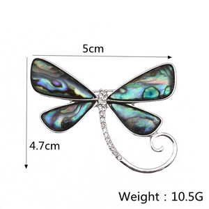Dimensions de la broche libellule: 5cm de large et 4.7cm de haut avec nacre d'abalone