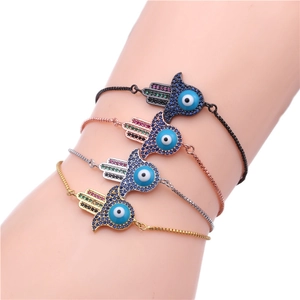 Détails des bracelets Main de Fatma avec zircons colorés et perles contre le mauvais œil