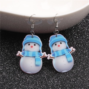 Boucles d'oreilles bonhomme de neige de Noël en acrylique avec écharpe bleue sur bol blanc
