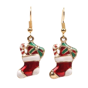 Pendientes de calcetín navideño con esmalte rojo y lazo festivo decorativo