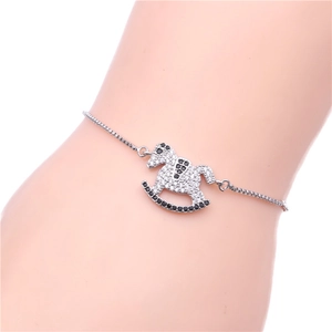 Pulsera con colgante de caballo brillante y circonitas blancas y negras con cadena ajustable