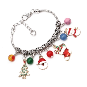 Bracelet de Noël avec Père Noël, sapin et perles colorées sur chaîne serpent argent