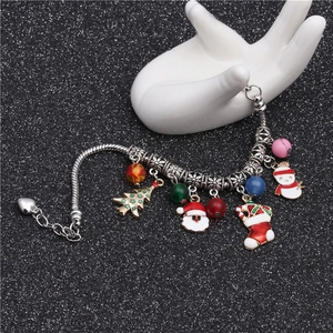 Bracelet de Noël avec breloques Père Noël et sapin sur une chaîne serpent en argent