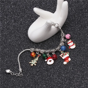 Bracelet de Noël avec breloques Père Noël et sapin sur chaîne serpent argentée