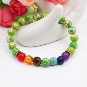 Bracelet en perles de pierre d'empereur colorées avec pierres de chakra et séparateurs