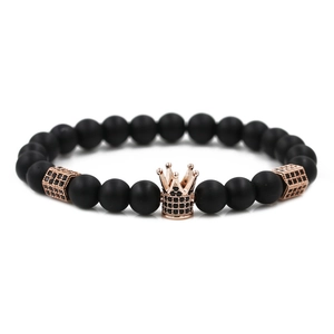 Matt schwarzes Vulkanstein-Armband mit roségoldener Krone und schwarzen Zirkoniasteinen