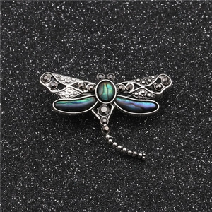 Broche libellule vintage avec ailes en nacre d'abalone et strass noirs étincelants