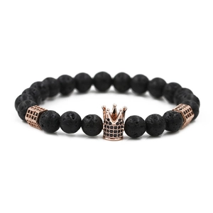 Herrenarmband aus Lavasteinperlen mit roségoldener Krone und Zirkonia-Besatz