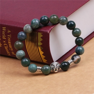 Bracciale di perle in agata muschiata verde da 10mm con ciondolo a testa di leone