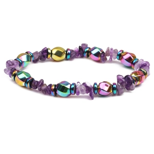 Bracelet perlé fait main avec améthyste violette et perles magnétiques arc-en-ciel