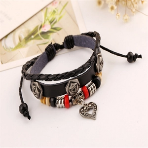 Bracelet multicouche en cuir de vachette fait main avec breloques cœur et perles