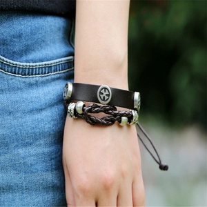 Bracelet multicouche en cuir pour homme avec charmes de croix et cordons tressés
