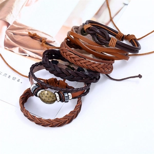 Set di bracciali vintage in pelle intrecciata con ciondoli in bronzo per uomo
