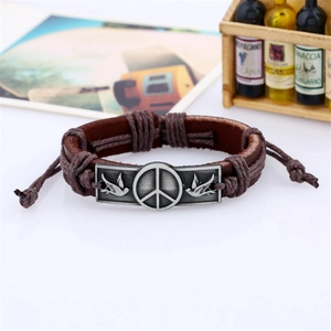 Bracelet vintage en cuir tressé avec signe de paix et breloque en métal de style rétro