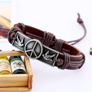 Bracelet vintage en cuir tressé avec signe de paix en argent antique et plaque colombe