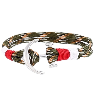 Detailansicht des geflochtenen Nautik-Armbands mit silbernem Ankerverschluss und Farbkordel