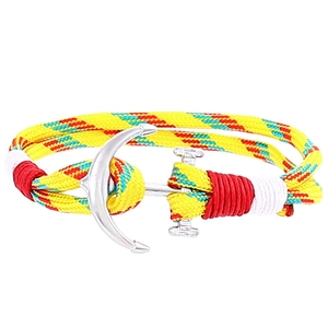 Detailansicht des nautischen Anker-Armbands mit buntem gelbem, rotem und blauem Seil